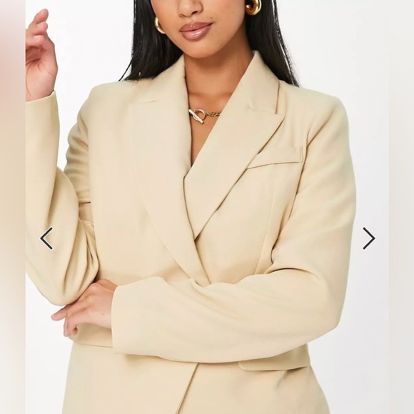 River Island Petite Beige Wrap Over Tailored Blazer Size US 2. New with Tags! - Picture 2 of 5